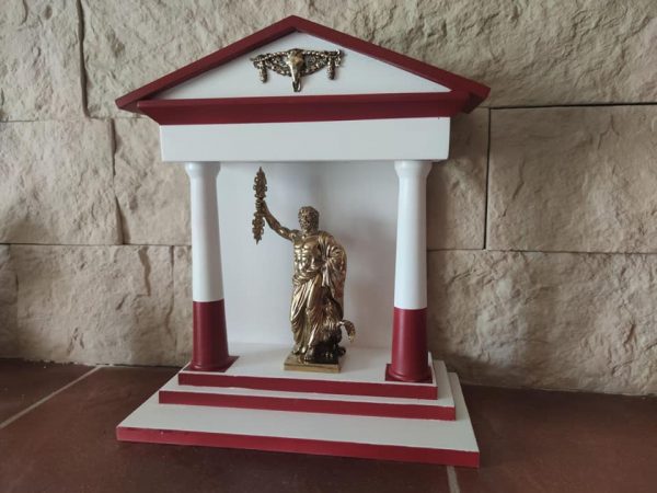 roman sacellum altar with Jupiter statue and brass bucranium