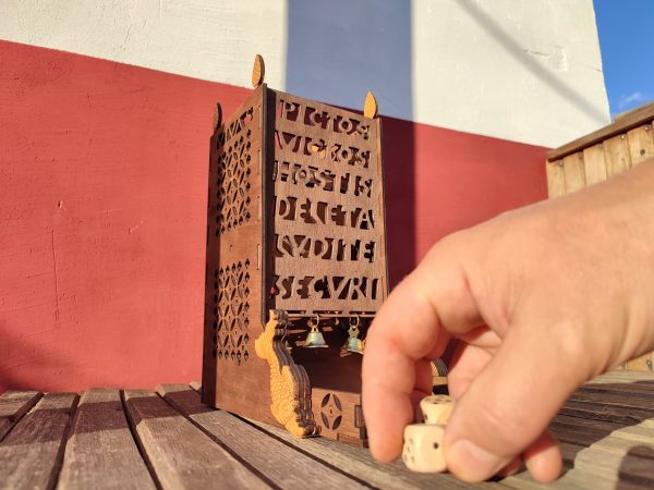 turricula roman wooden dice tower